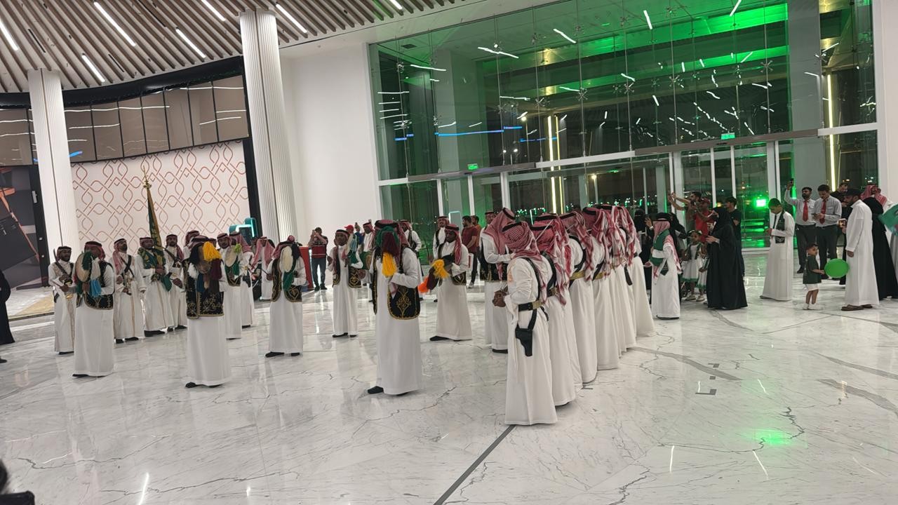 وصال العالمية تُجسّد روح الوطن في احتفالات اليوم الوطني بالراشد مول